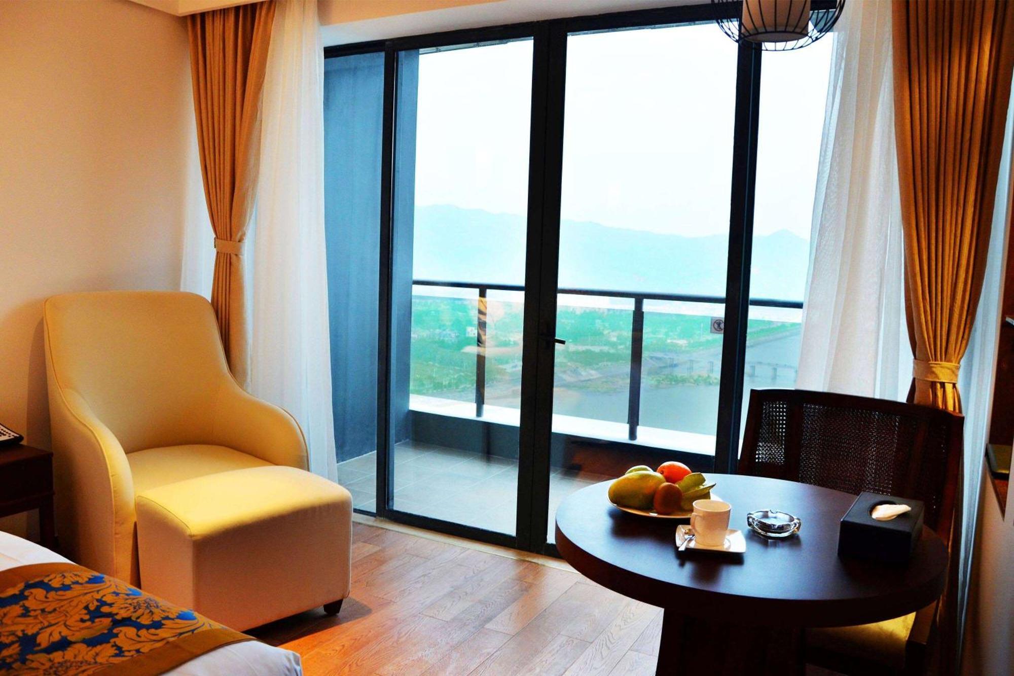 Wyndham Garden Hotel Lingshui  Exterior photo
