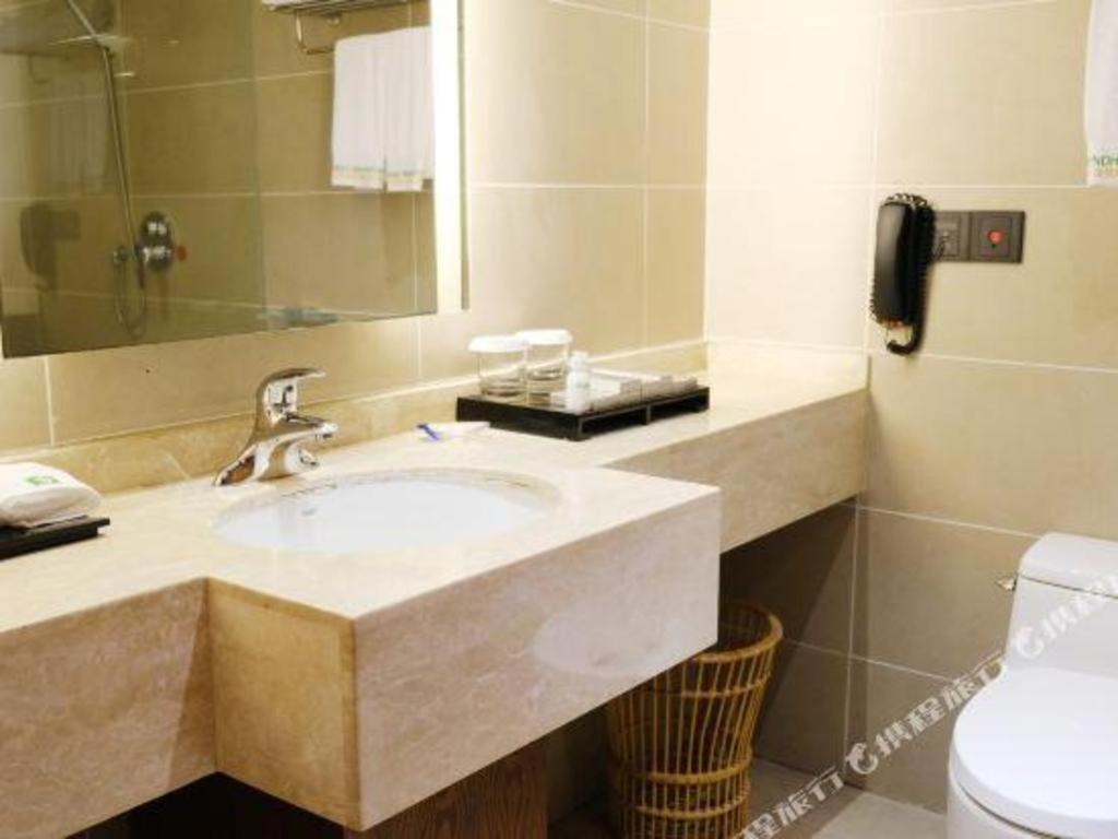 Wyndham Garden Hotel Lingshui  Exterior photo