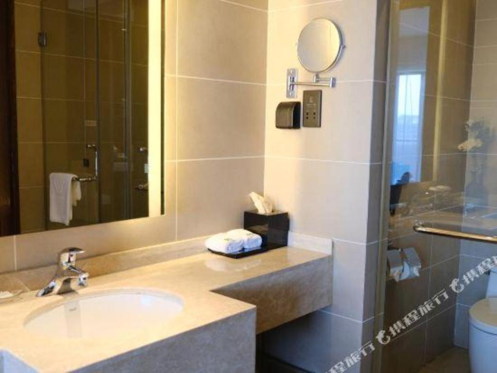 Wyndham Garden Hotel Lingshui  Exterior photo