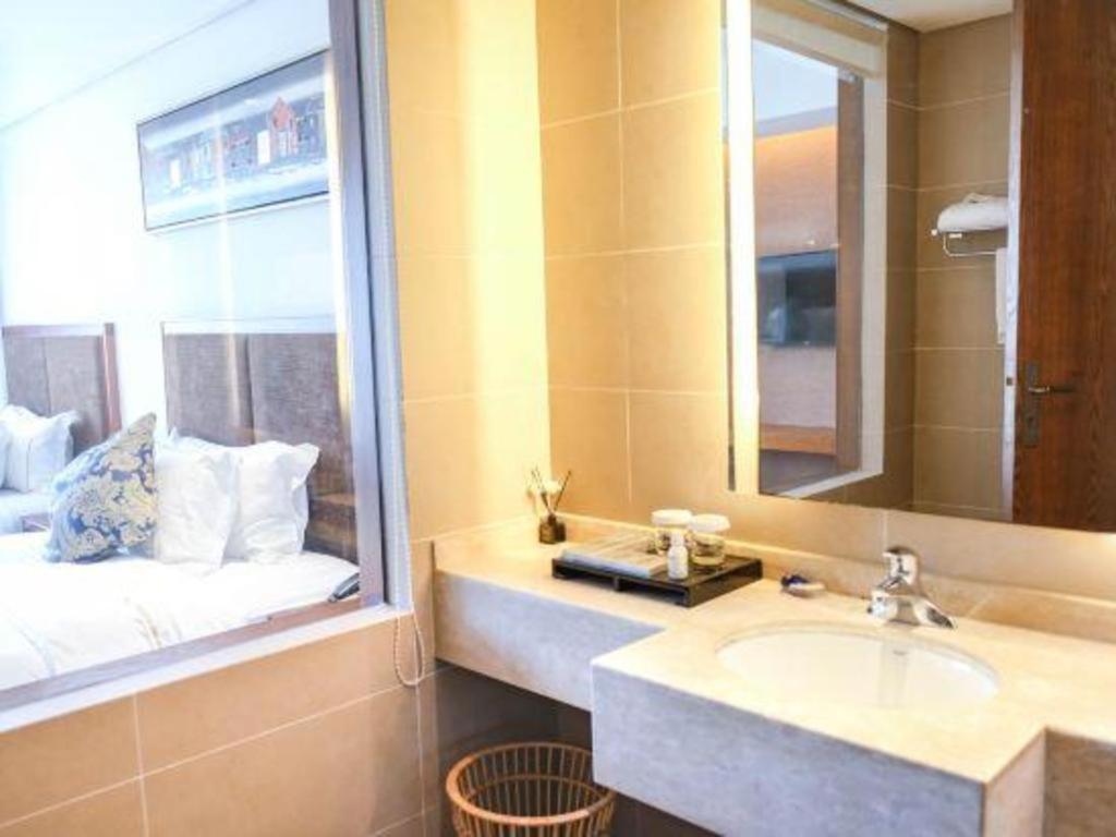Wyndham Garden Hotel Lingshui  Exterior photo