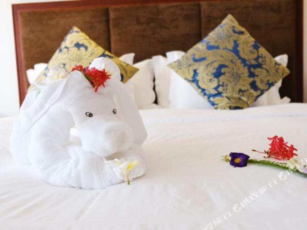 Wyndham Garden Hotel Lingshui  Exterior photo