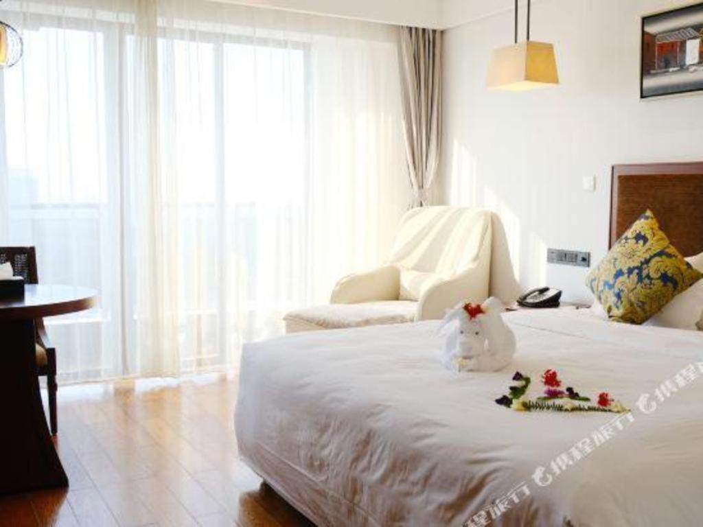 Wyndham Garden Hotel Lingshui  Exterior photo